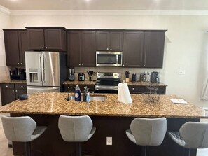 Fridge, microwave, oven, stovetop - 4BR/2B Lubbock CompleteHome Stay (Lubbock)