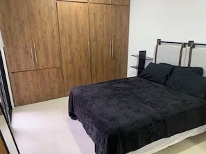 2 chambres, fer et planche Ă repasser, accĂšs Ă Internet, literie fournie
