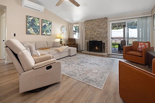 Relax in the Hot Tub/Patio of Sunshine Getaway!