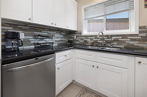 NEW San Diego Getaway!4Bedroom,3Bath, Hot Tub BBQ Ping Pong, Corn Hole