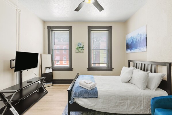 2 bedrooms, iron/ironing board, WiFi