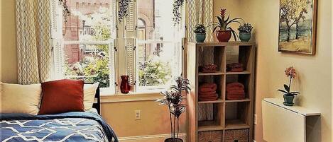 2 habitaciones, tabla de planchar con plancha, wifi y ropa de cama