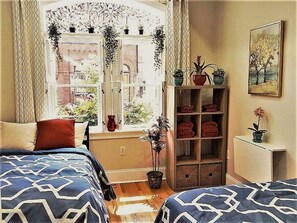 2 bedrooms, iron/ironing board, WiFi, bed sheets