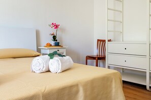 2 chambres, fer et planche à repasser, Wi-Fi gratuit, draps fournis
