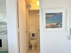 Bruser, hårtørrer, håndklæder, Sæbe