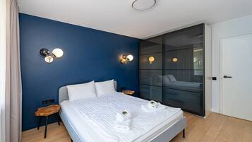 2 bedrooms, desk, soundproofing, iron/ironing board