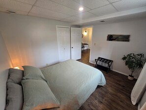 Iron/ironing board, WiFi, bed sheets