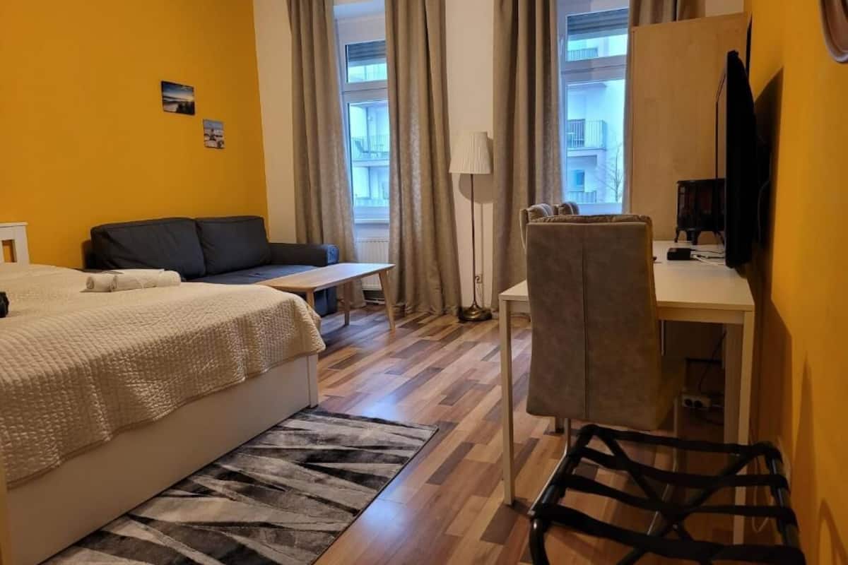 Apartamento standard, vista para a cidade | Ferros/tábuas de passar roupa, Wi-Fi de cortesia