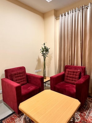 Comfort Double Room | In-room dining