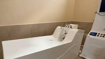 Khu trị liệu ngoài trời, phòng tắm hơi, bồn tắm thủy lực