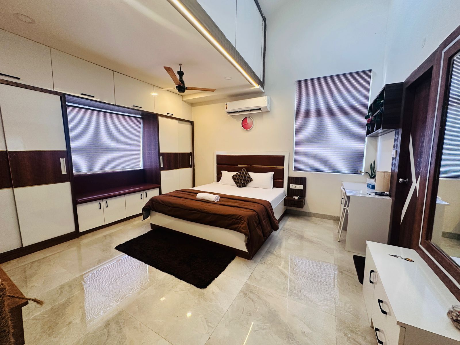 6 室のベッドルーム、アイロン / アイロン台、WiFi、ベッドシーツ