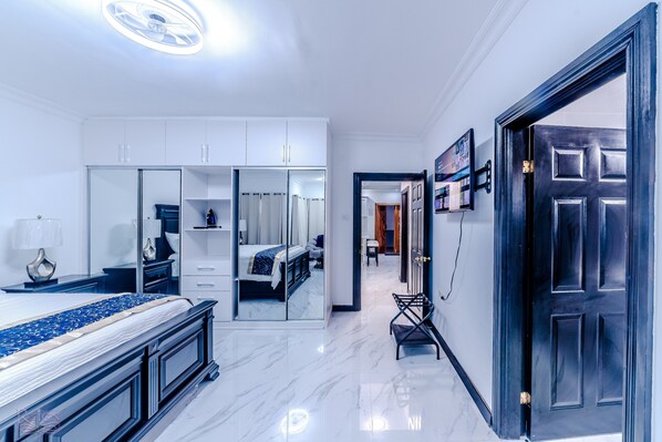 2 bedrooms, iron/ironing board, WiFi