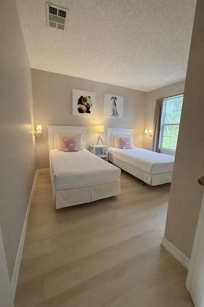 4 habitaciones, tabla de planchar con plancha y wifi gratis