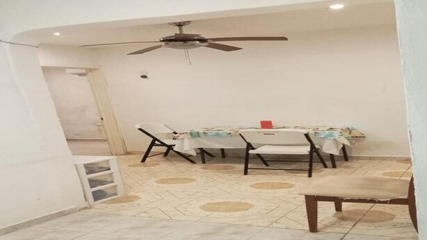 A dining area with a ceiling fan, a table with chairs, and a tiled floor. - Casa Tropicalissimo Isla Mujeres. located in the Colony, 5 Persons (Isla Mujeres)