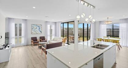 Stylish & Spacious 3BR 2BA in Spring Mountain