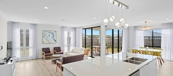Stylish & Spacious 3BR 2BA in Spring Mountain