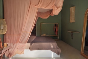 Double Room, 1 King Bed, Non Smoking, Pool View