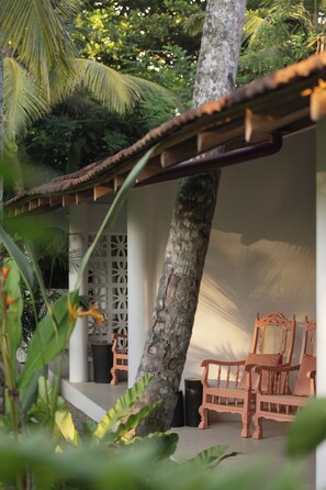 Double Room, 1 King Bed, Non Smoking, Pool View