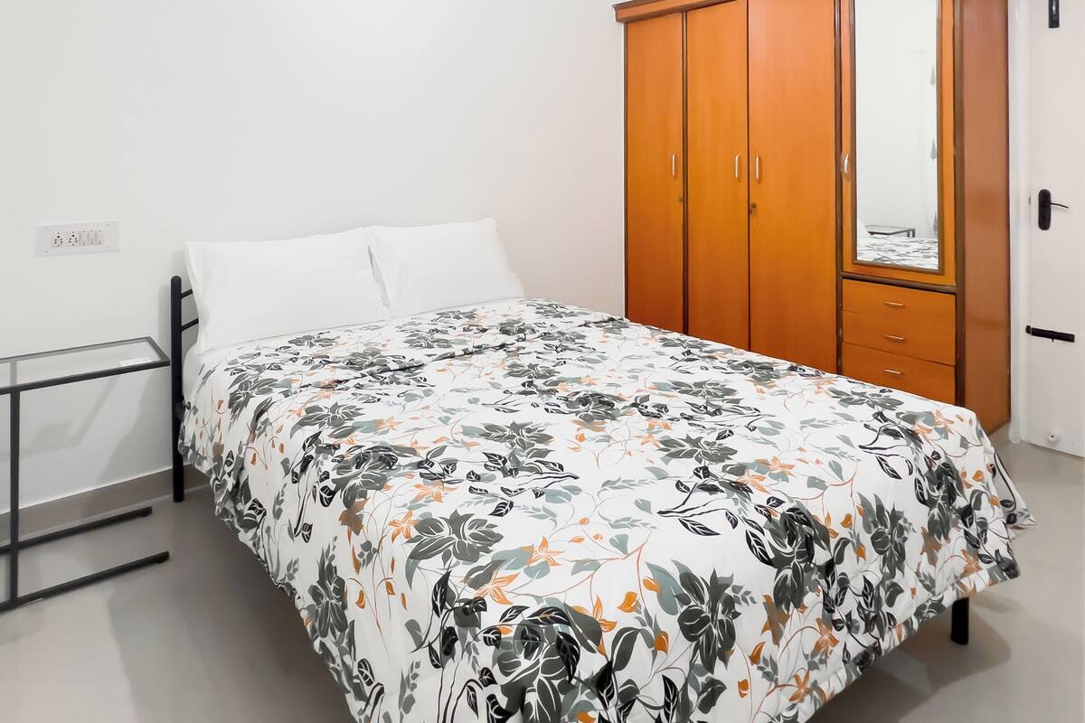 Cortinas blackout, tabla de planchar con plancha y wifi gratis