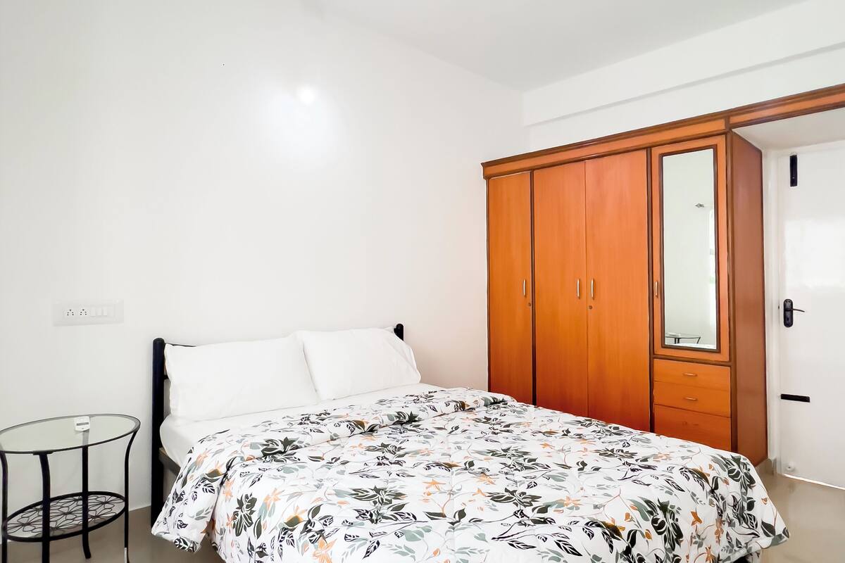 Cortinas blackout, tabla de planchar con plancha y wifi gratis