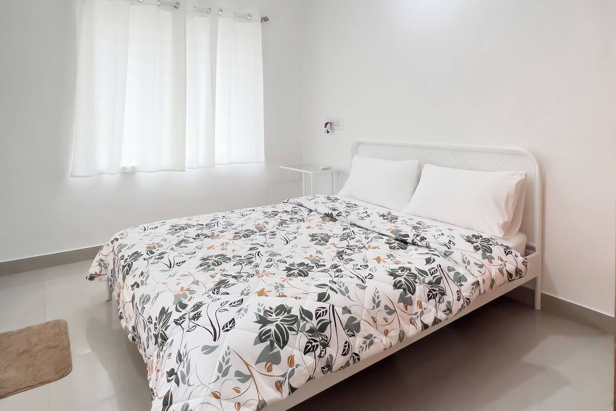 Cortinas blackout, tabla de planchar con plancha y wifi gratis