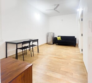 Appartement classique | Rideaux d’obscurcissement, fer et planche à repasser