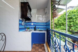 Family Apartment, Balcony, City View | Private kitchen