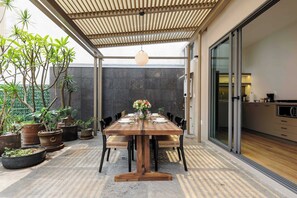 Outdoor dining