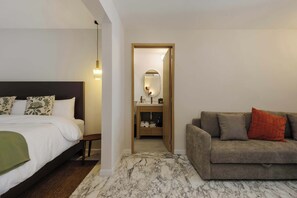 1 bedroom, desk, iron/ironing board, WiFi