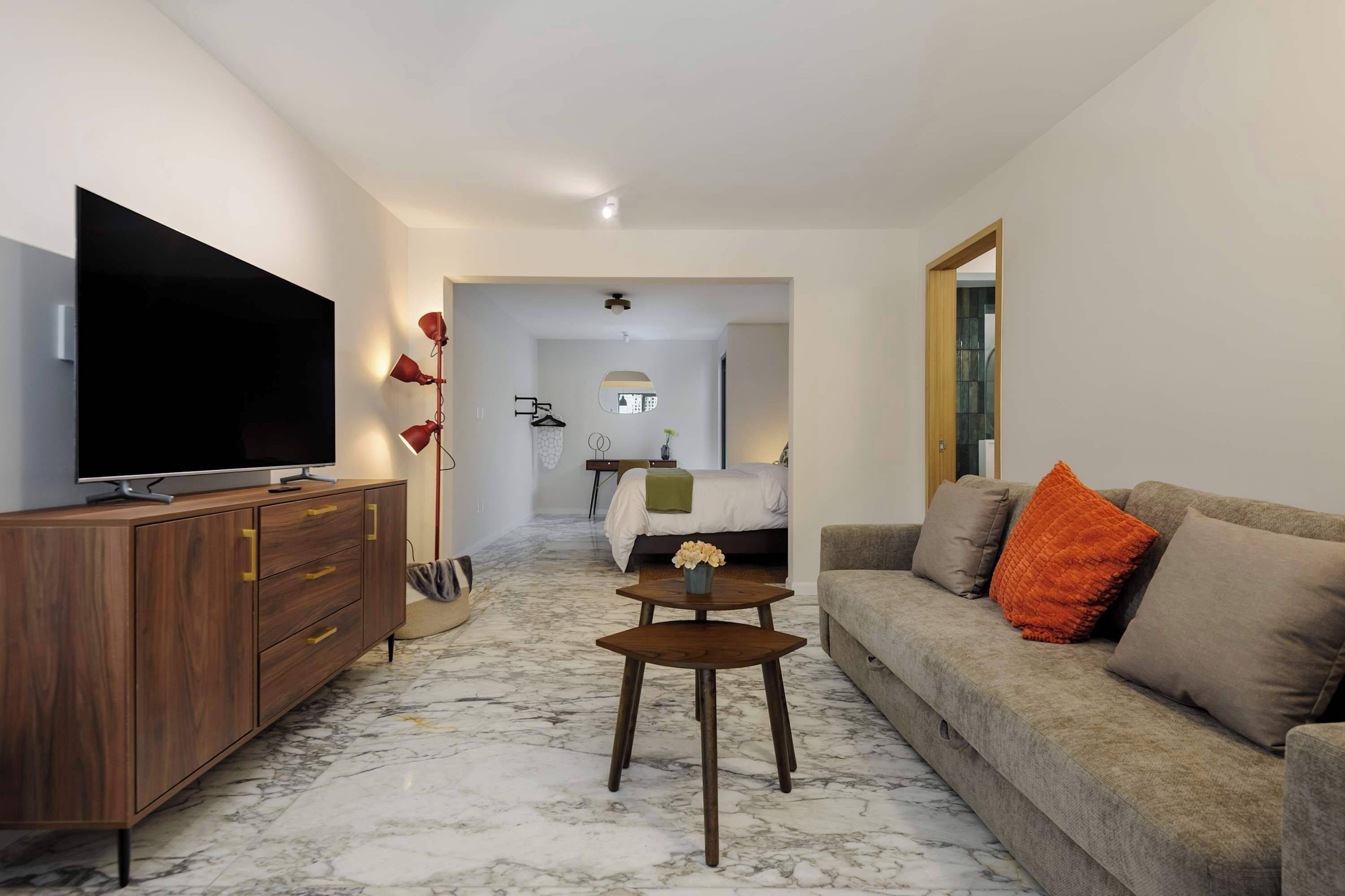 1 bedroom, desk, iron/ironing board, WiFi