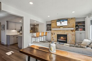 Télévision, cheminée