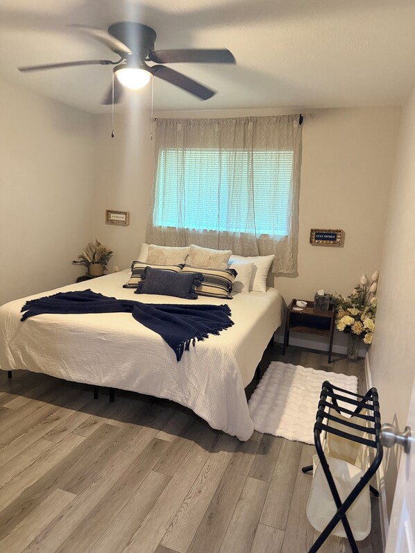 3 bedrooms, desk, iron/ironing board, free WiFi