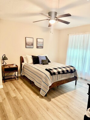 3 bedrooms, desk, iron/ironing board, free WiFi