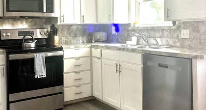 Cozy duplex in charming Waxahachie close to Nelson University