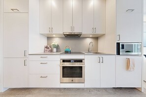 Micro-ondes, four, plaque de cuisson, lave-vaisselle