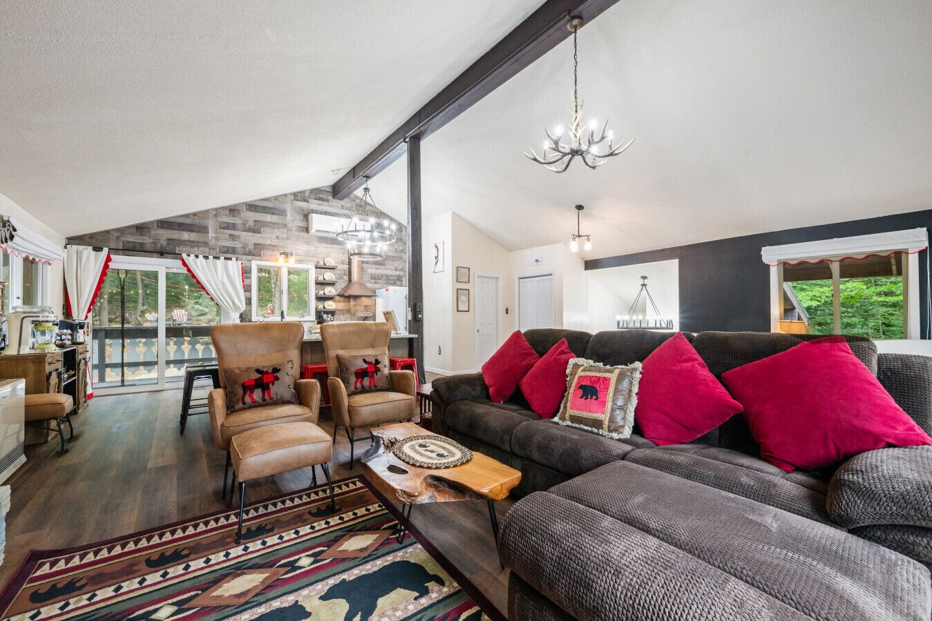 Télévision, cheminée, table de tennis de table, chaîne hi-fi