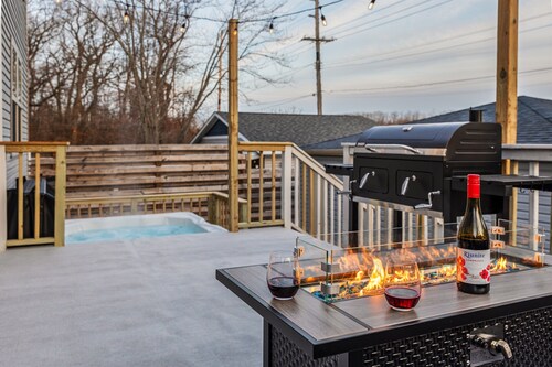 The Sheridan Duo | 11BR + Sauna + 2 Hot Tubs