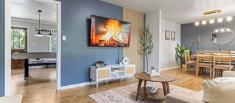 Cozy Home w/ Pool Table, Arcade & Firepit