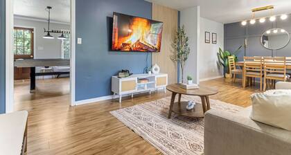 Cozy Home w/ Pool Table, Arcade & Firepit