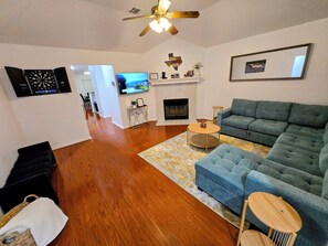 Smart TV, fireplace