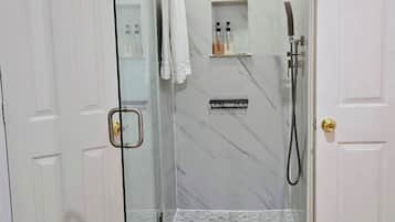 Shower, jetted tub, hair dryer, towels
