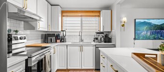 Urban Sanctuary | Chic 2BR Inglewood Stay w/ Yard