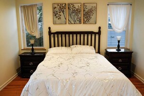 4 bedrooms, desk, free WiFi, bed sheets
