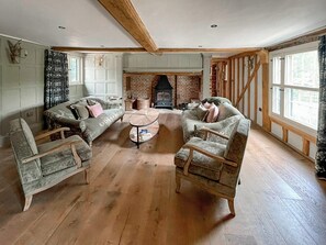 Télévision, cheminée