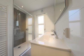 Chalet | Bathroom - Modern Chalet in a Park Near the Veluwemeer (Hulshorst)
