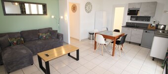 Villa grand confort de plain pied avec garage, parking, véranda terrasse.