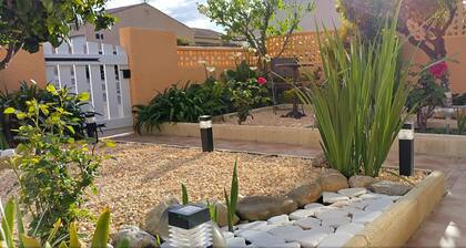 Comfortable single-storey villa with garage, parking, veranda terrace.