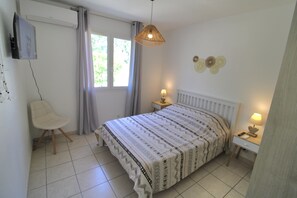 3 bedrooms, iron/ironing board, bed sheets