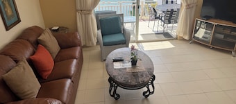 Delightful villa in Jolly Harbour 10mins walk from the beach