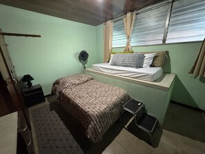 5 dormitorios, tabla de planchar con plancha, wifi gratis y ropa de cama